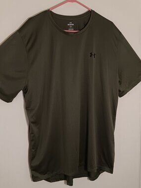 Under Armour shirt mens 2XL  olive green loose fit short sleeves athletic gym te